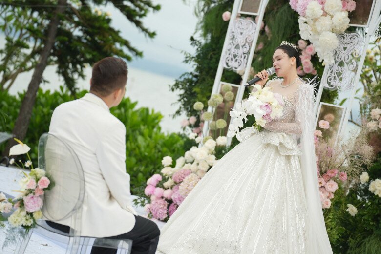 Hồ Quỳnh Hương tung loạt khoảnh khắc ngọt ngào trong đám cưới, chia sẻ một câu xúc động - 7