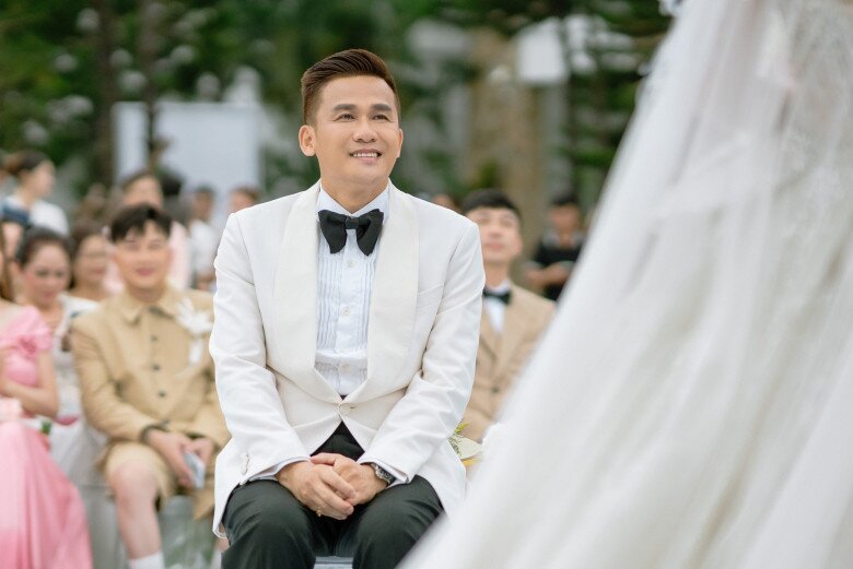 Hồ Quỳnh Hương tung loạt khoảnh khắc ngọt ngào trong đám cưới, chia sẻ một câu xúc động - 8