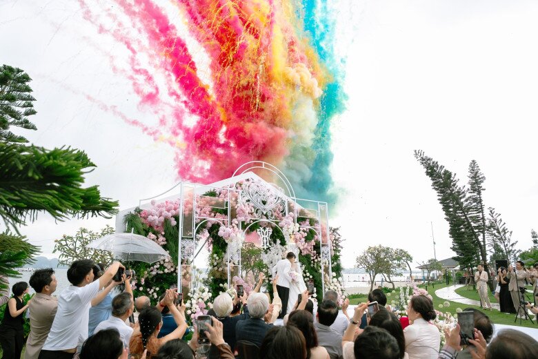 Hồ Quỳnh Hương tung loạt khoảnh khắc ngọt ngào trong đám cưới, chia sẻ một câu xúc động - 4