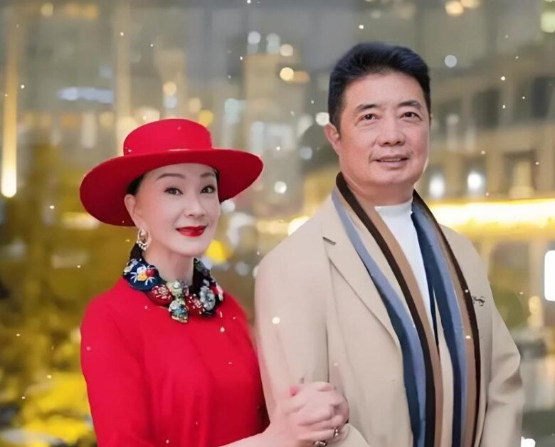 Ly hôn vì chồng ngoại tình với đàn ông, nữ diễn viên tái hôn với tình trẻ kém 25 tuổi, U70 gặp biến cố lớn - 6