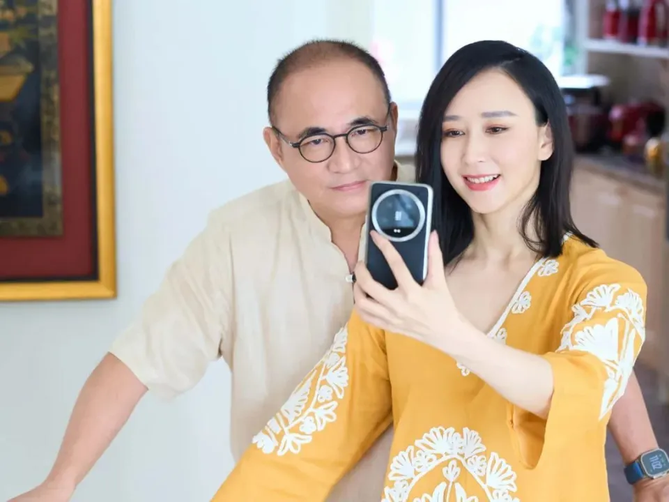 Mỹ nhân cưới con trai gia tộc máu mặt Đông Nam Á, sinh con được nhà chồng tặng 20 siêu xe, sống như bà hoàng - 2