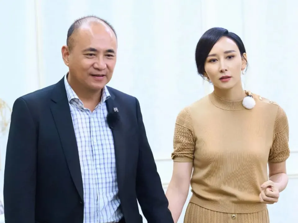 Mỹ nhân cưới con trai gia tộc máu mặt Đông Nam Á, sinh con được nhà chồng tặng 20 siêu xe, sống như bà hoàng - 13