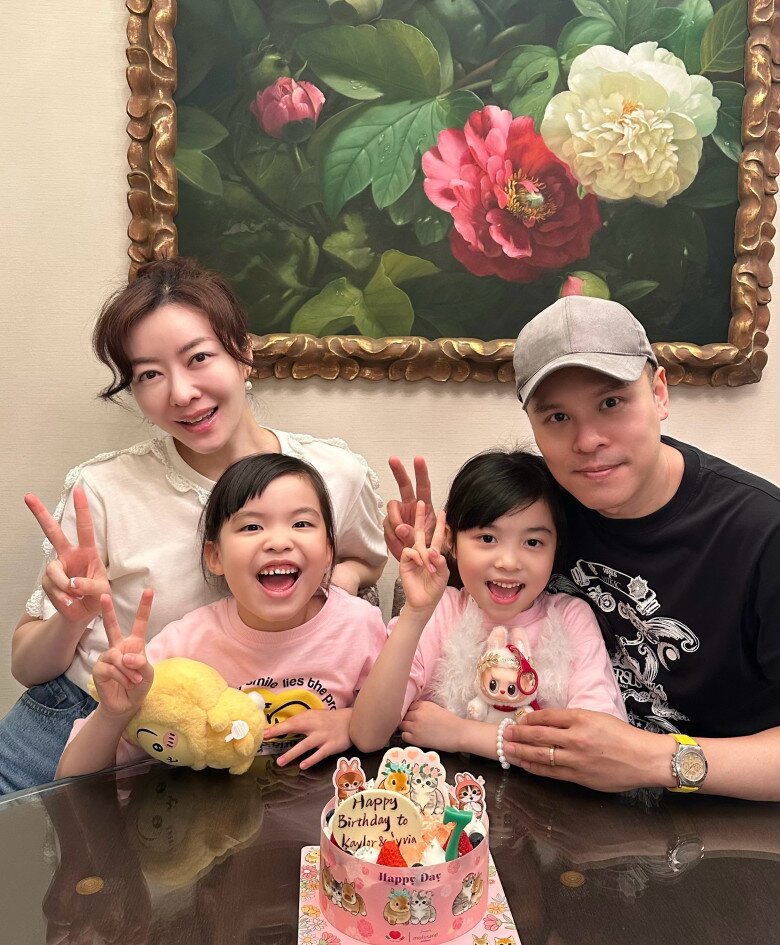 Mỹ nhân từng bị ví như giày rách nay viên mãn bên chồng đại gia, sinh đôi con gái được tặng nhà 87 tỷ - 10