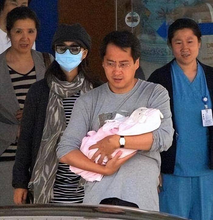 Mỹ nhân “vạn người mê” bỏ showbiz lấy chồng đại gia, sinh 3 con nhưng vẫn đi làm công ăn lương 35 triệu/tháng - 4