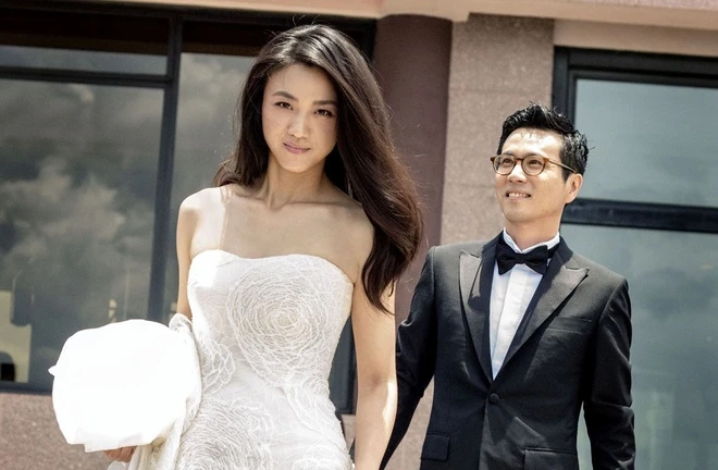 Người đàn bà đẹp đổi đời nhờ cảnh nóng, khẳng định yêu chồng hơn con gái nhưng 5 lần 7 lượt bị đồn ly hôn - 2