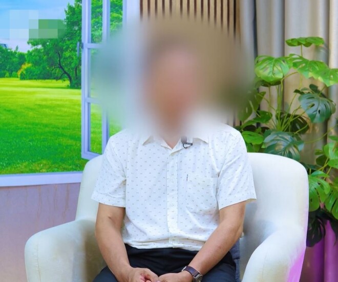 Ở nhà trông con thay vợ, người chồng chết lặng khi nghe con nói ra sự thật động trời về bố vợ - 1