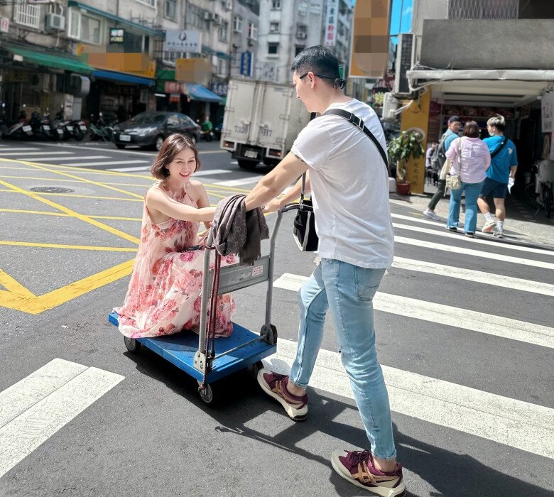 Phản ứng của Hương Giang khi bị &#34;nhay lại&#34; quá khứ sau màn cầu hôn của Đình Tú - Ngọc Huyền - 3
