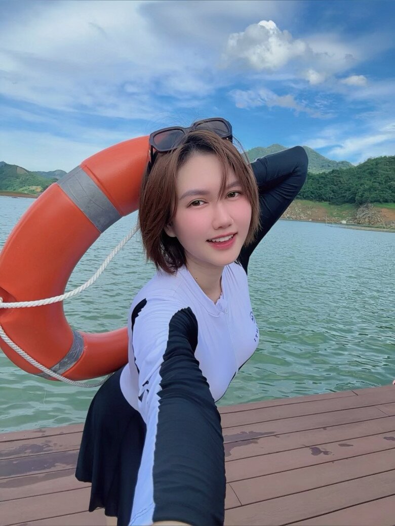 Phản ứng của Hương Giang khi bị &#34;nhay lại&#34; quá khứ sau màn cầu hôn của Đình Tú - Ngọc Huyền - 2