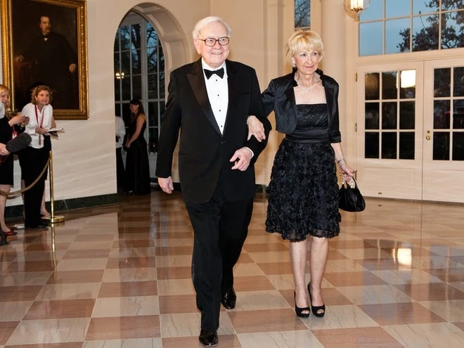 Tỷ phú Warren Buffett: Không phải nhan sắc hay trí tuệ, muốn hôn nhân bền vững hãy chọn người thế này - 2