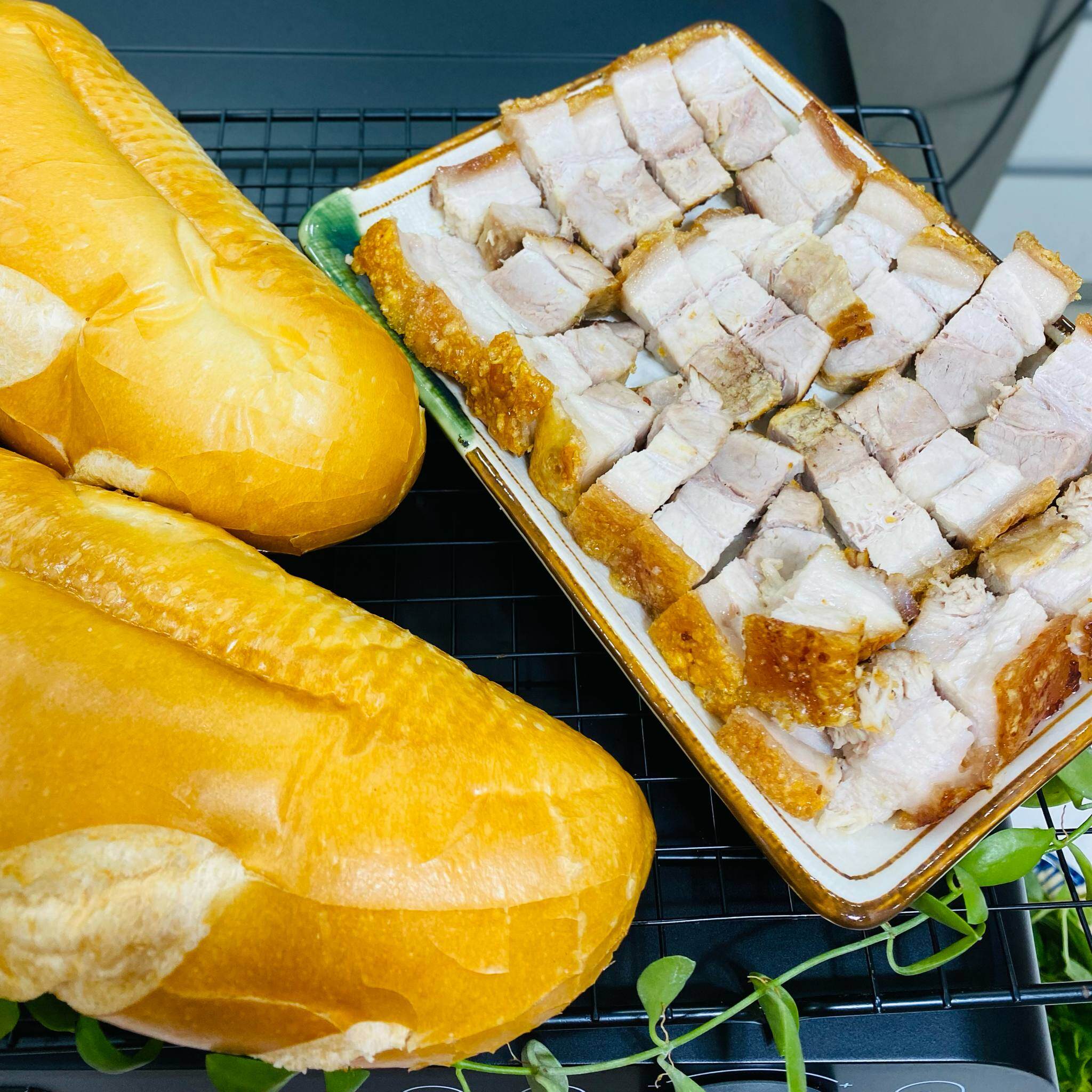 Bánh mì heo quay đơn giản mà ngon, thơm phức cho bữa sáng cuối tuần - 7