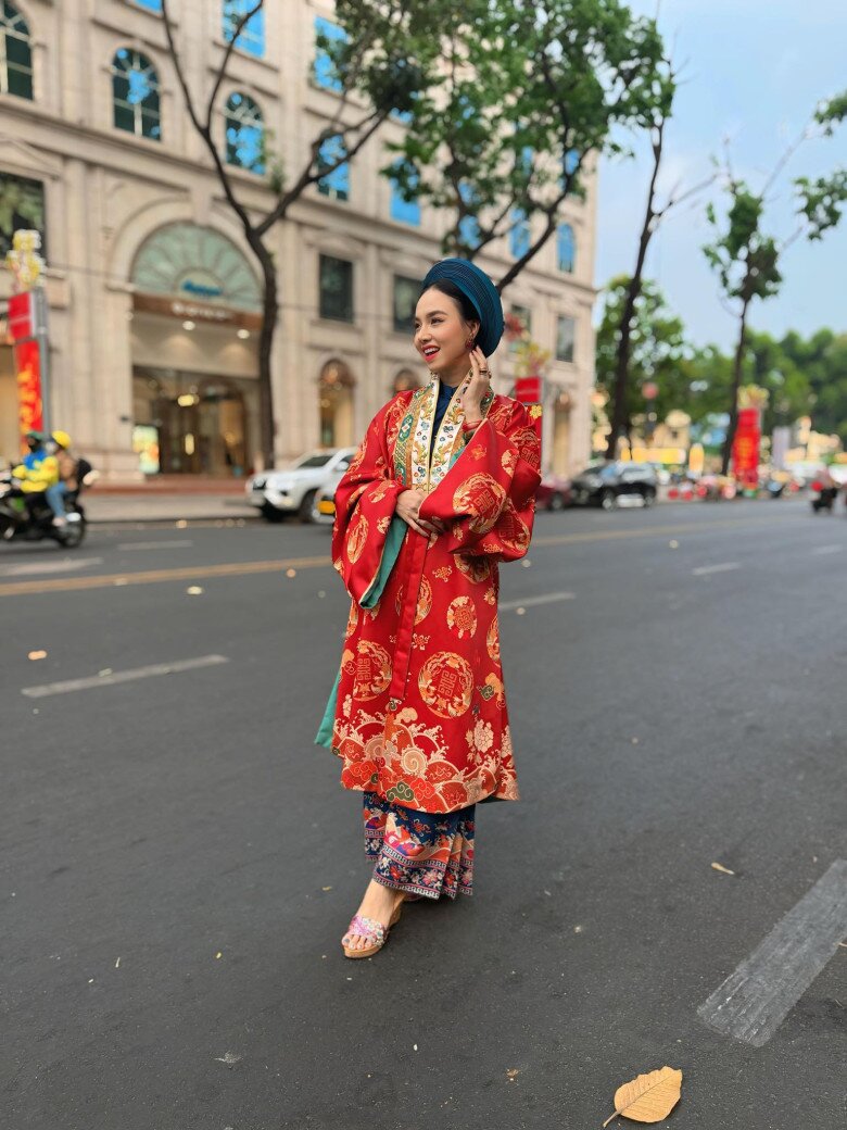 “Phú bà” ngành điện ảnh là Hoa khôi Tây Đô: Không &#34;chạy đua&#34; hàng hiệu, chung thủy với trang phục mang chất liệu truyền thống - 12
