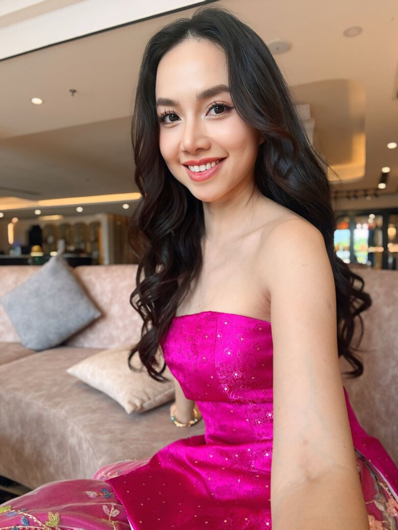 “Phú bà” ngành điện ảnh là Hoa khôi Tây Đô: Không &#34;chạy đua&#34; hàng hiệu, chung thủy với trang phục mang chất liệu truyền thống - 2