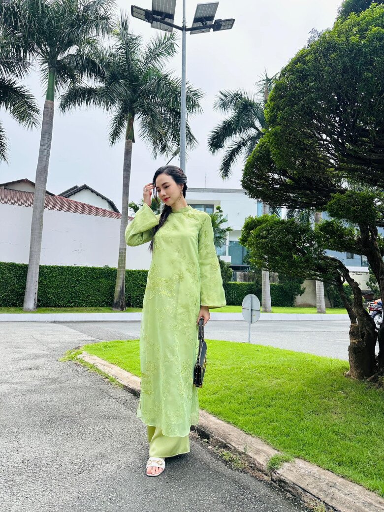 “Phú bà” ngành điện ảnh là Hoa khôi Tây Đô: Không &#34;chạy đua&#34; hàng hiệu, chung thủy với trang phục mang chất liệu truyền thống - 5