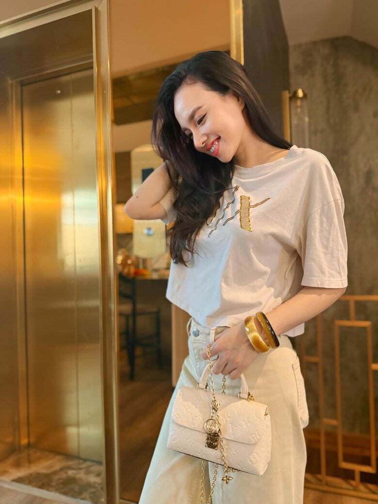 Người đẹp Tây Đô tuổi 40 bất ngờ bị CĐM &#34;đào&#34; lại ảnh cũ cách đây 20 năm, ai cũng sửng sốt vì nhan sắc đẹp đến rung động - 19