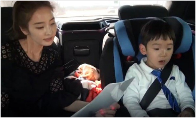 Chỉ lướt qua màn hình, &#34;búp bê xứ Hàn&#34; gây ngỡ ngàng vì nhan sắc không thể tin ở tuổi 43 - 7