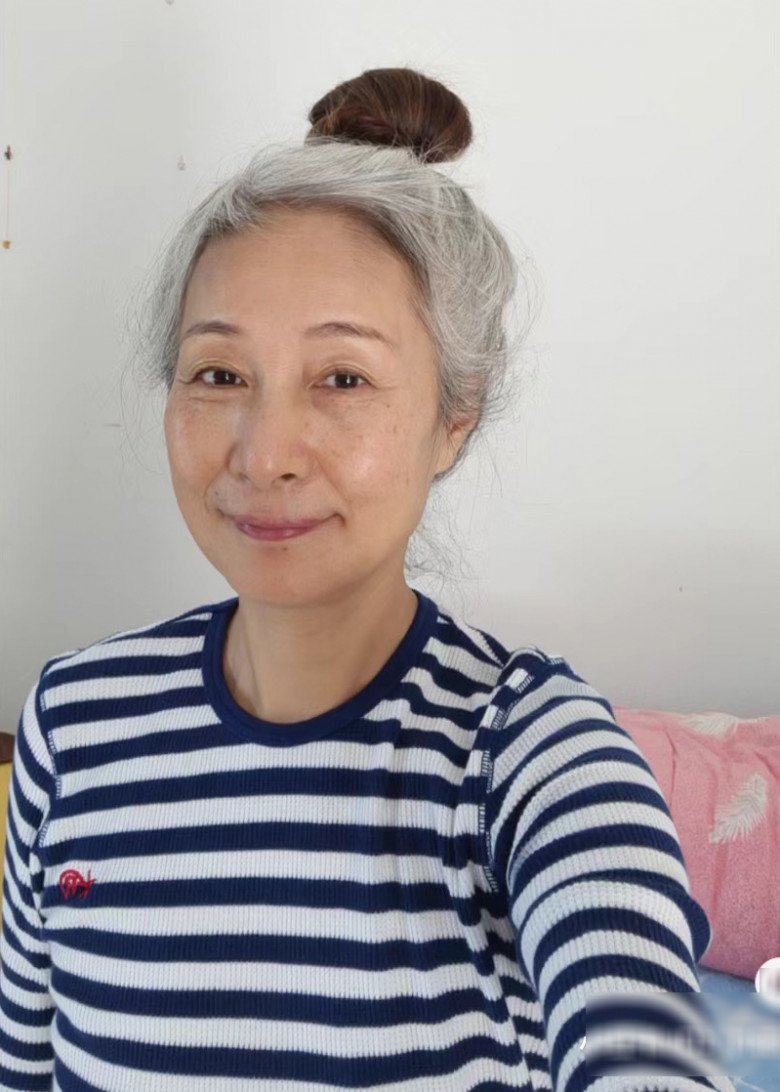 &#34;Cụ bà&#34; 68 tuổi tóc bạc phơ vẫn giữ đam mê như gái trẻ, khi xanh khi hồng &#34;chất chơi&#34; - 10