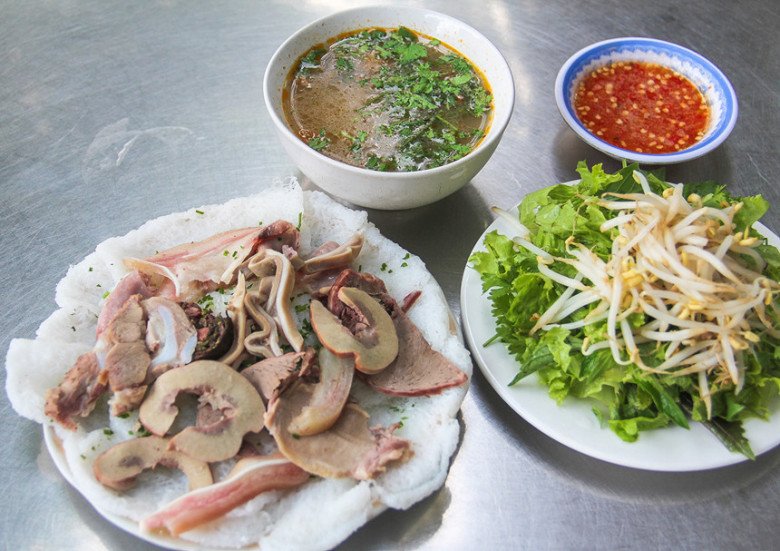 7 đặc sản Quy Nhơn cứ nhắc là thèm, ai ăn cũng mê vì hương vị gây nghiện - 2