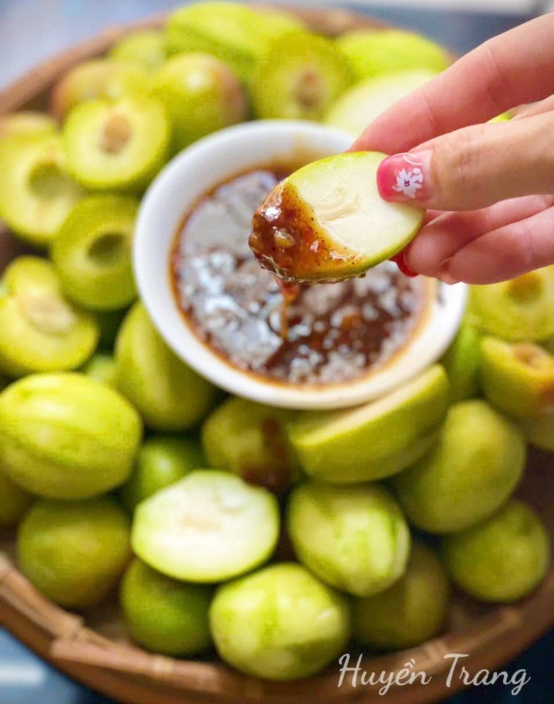 Học 9X làm sốt chấm hoa quả cực ngon, quả nào chua gắt cũng "bơi hết vào đây" đảm bảo không còn một miếng - 10