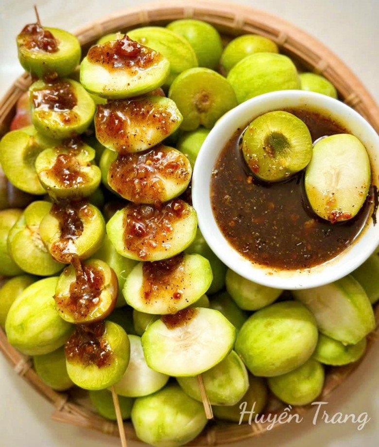 Học 9X làm sốt chấm hoa quả cực ngon, quả nào chua gắt cũng "bơi hết vào đây" đảm bảo không còn một miếng - 11