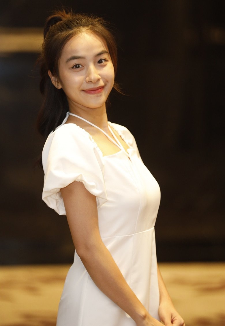 &#34;Vợ mới&#34; của Duy Hưng nhỏ con nhất VTV: Trông như bé 17 tuổi, đạo diễn phải nói &#34;rát tai&#34; - 8