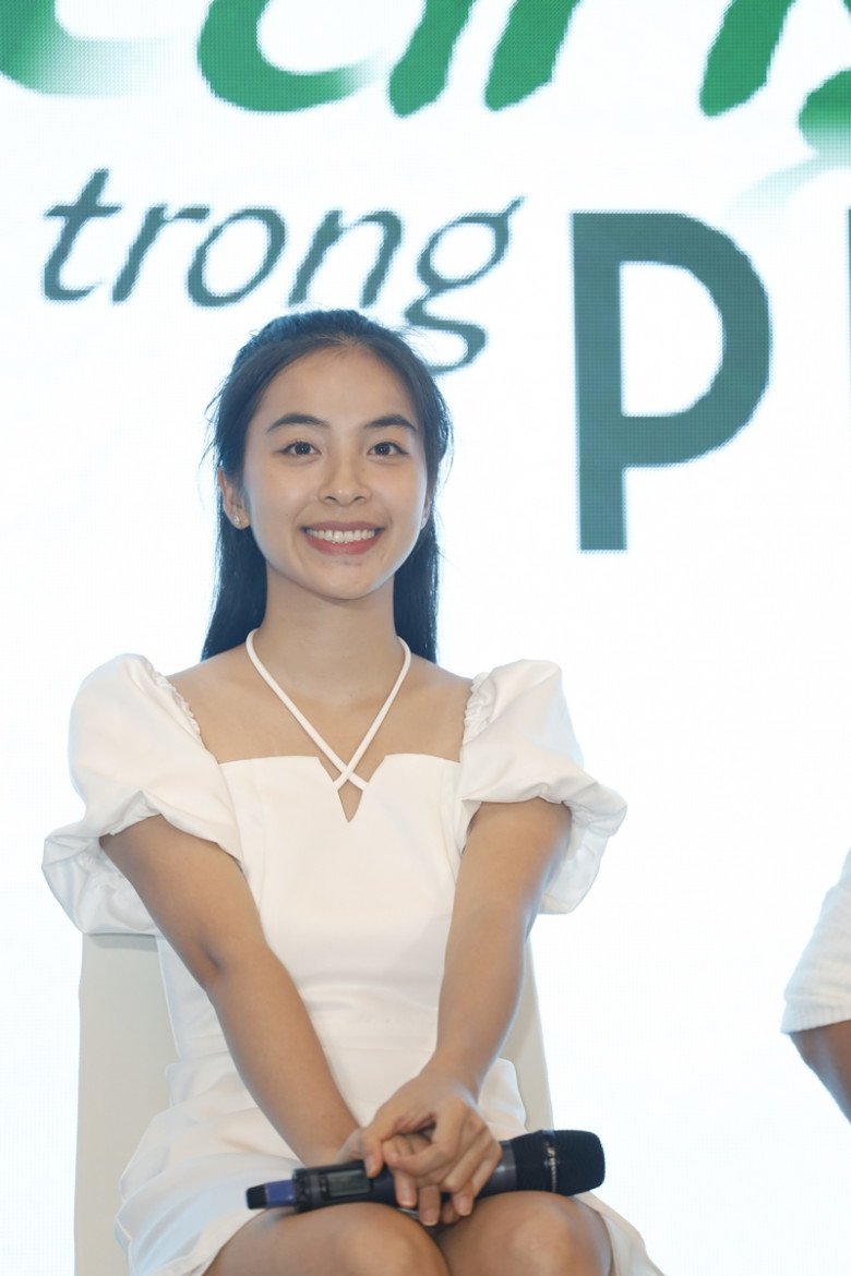 &#34;Vợ mới&#34; của Duy Hưng nhỏ con nhất VTV: Trông như bé 17 tuổi, đạo diễn phải nói &#34;rát tai&#34; - 7