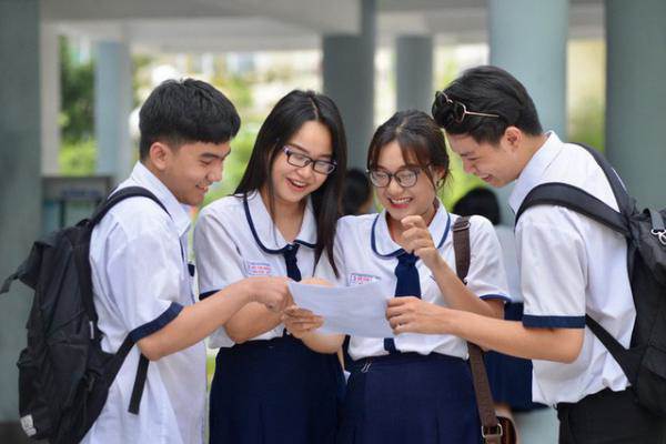 Dự đoán điểm chuẩn một số ngành học HOT năm 2023 sau khi biết điểm thi Tốt nghiệp, có những ngành lên tới 28-29 điểm - 1