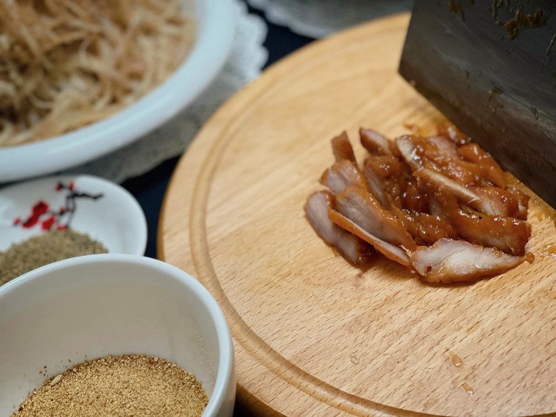 9X gợi ý cách làm món bì thịt khìa trộn thính cực ngon, ông xã nhậu thử mê luôn - 8
