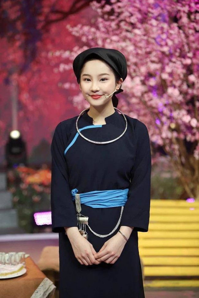 Hot girl người Tày gây sốt VTV sau 3 phút: Đẹp trong trẻo như Lưu Diệc Phi, quá khứ đẫm nước mắt - 9