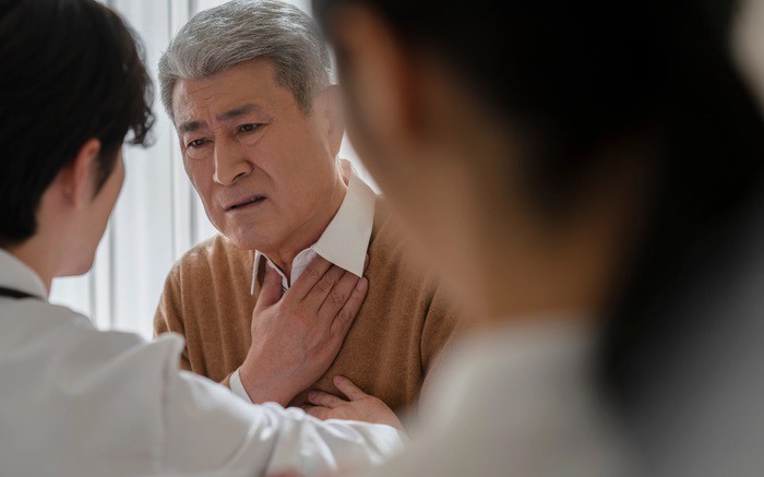Hồi phục sau đột quỵ, bố chồng chuyển hết tài sản cho dâu đang bầu, không cho con gái 1 đồng - 2