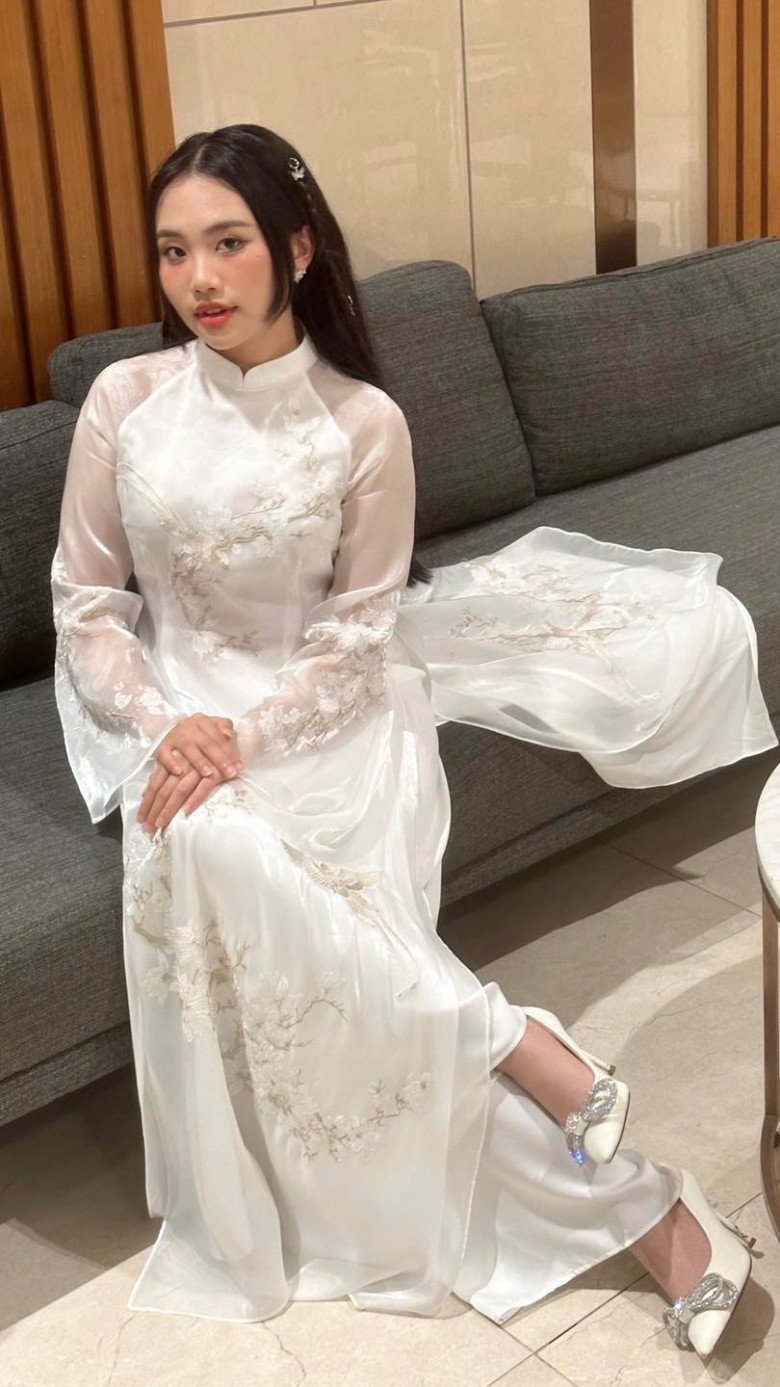 Hy sinh mái tóc dài hơn 1 mét, &#34;cô bé dân ca&#34; Phương Mỹ Chi cắt kiểu mái &#34;gái Nhật&#34;, kết quả xinh như Hoa hậu - 3