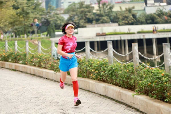 Mũ chạy bộ - phụ kiện tưởng không cần nhưng cần không tưởng cho chị em, chỉ cần đầu tư dưới 500.000 đồng/cái - 2