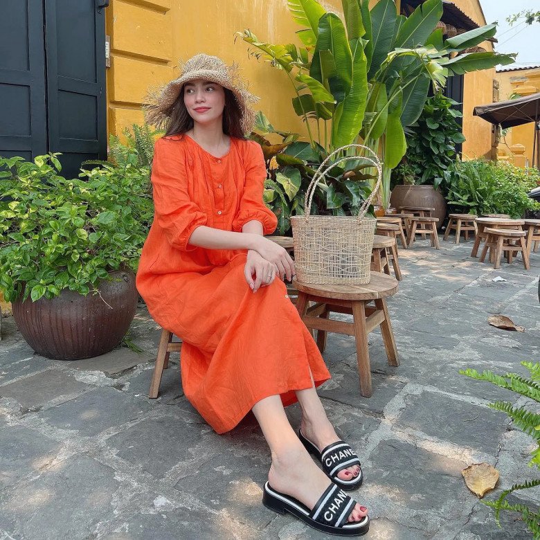 Giày "bà ngoại" xưa bị chê quê mùa nay hội mỹ nhân Việt rất yêu: là "vua tôn dáng", chỉ cần 1 đôi đi muôn nơi - 7