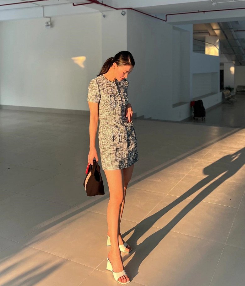 Giày "bà ngoại" xưa bị chê quê mùa nay hội mỹ nhân Việt rất yêu: là "vua tôn dáng", chỉ cần 1 đôi đi muôn nơi - 12