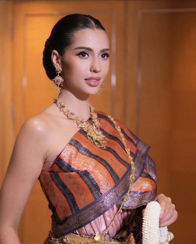 Tân Hoa hậu Hoàn vũ Thái Lan 2023 mang nét đẹp lai nóng bỏng, biết nói tiếng Việt Nam, từ bỏ vương miện danh giá - 7