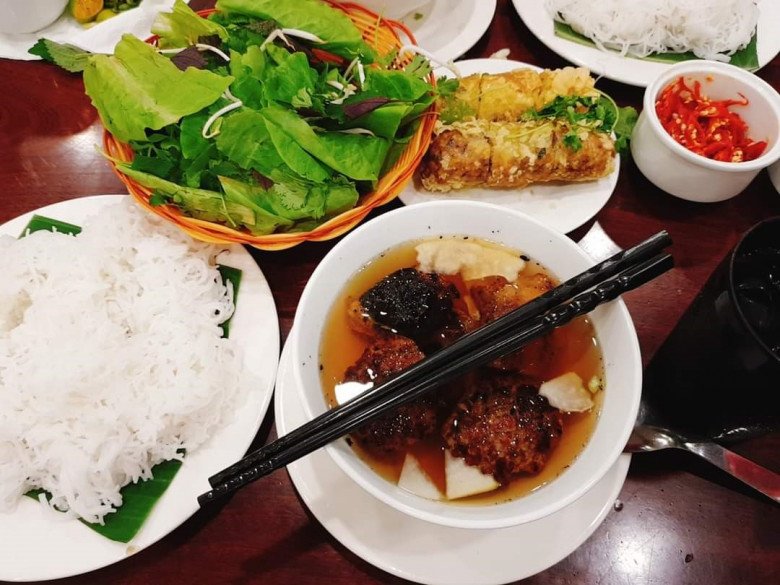 Tranh thủ dịp lễ, thử 6 quán ăn cực lâu đời ở Hà Nội, có quán hơn 130 năm vẫn đông khách dù giá rất cao