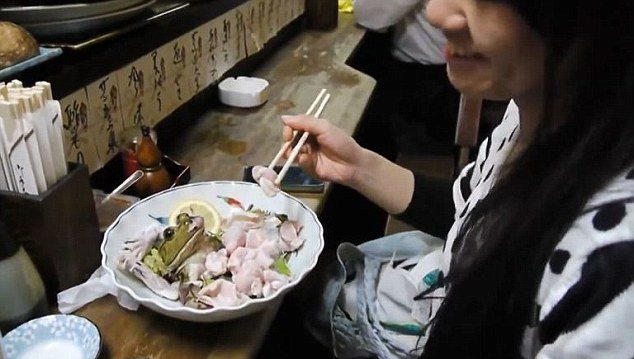 Món sashimi đáng sợ bậc nhất Nhật Bản: Hình thức gây ám ảnh, không phải ai cũng dám đụng đũa - 2