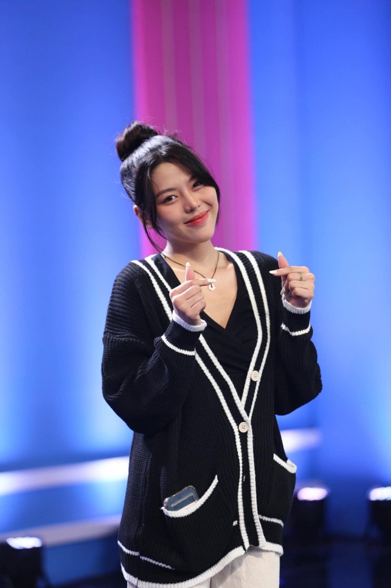 Nhan sắc nữ sinh thi Vietnam Idol được ví như hoa hậu, chân dài dáng chuẩn, mặt mộc điểm 10