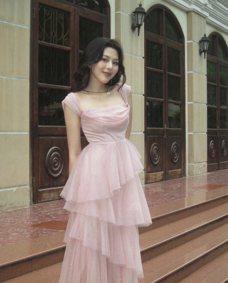 Nhan sắc nữ sinh thi Vietnam Idol được ví như hoa hậu, chân dài dáng chuẩn, mặt mộc điểm 10