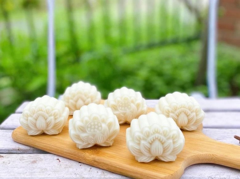 Tự làm bánh Trung thu dẻo nhân sữa dừa chỉ với vài bước đơn giản nhưng thơm phức siêu ngon - 7