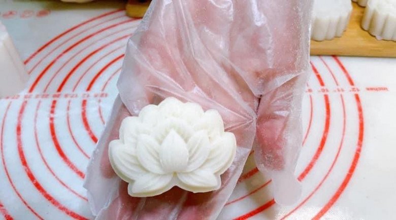 Tự làm bánh Trung thu dẻo nhân sữa dừa chỉ với vài bước đơn giản nhưng thơm phức siêu ngon - 5