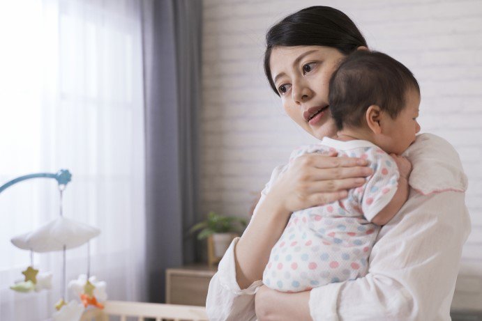 Lúc ôm con rời khỏi nhà, tôi gọi cho nhân tình của chồng để &#34;bàn giao&#34; người đàn ông tệ bạc - 1