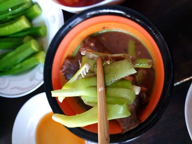 Loại rau trước dùng để chống đói, giờ là đặc sản được săn lùng vì sạch và ngon, giá 120.000 đồng/kg - 8