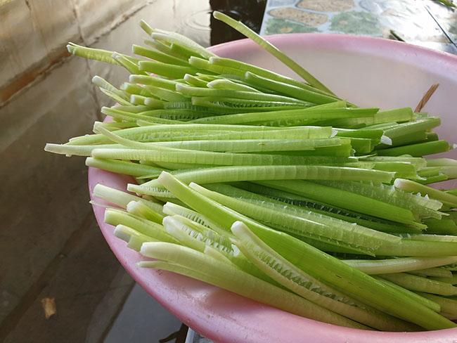 Loại rau trước dùng để chống đói, giờ là đặc sản được săn lùng vì sạch và ngon, giá 120.000 đồng/kg - 6