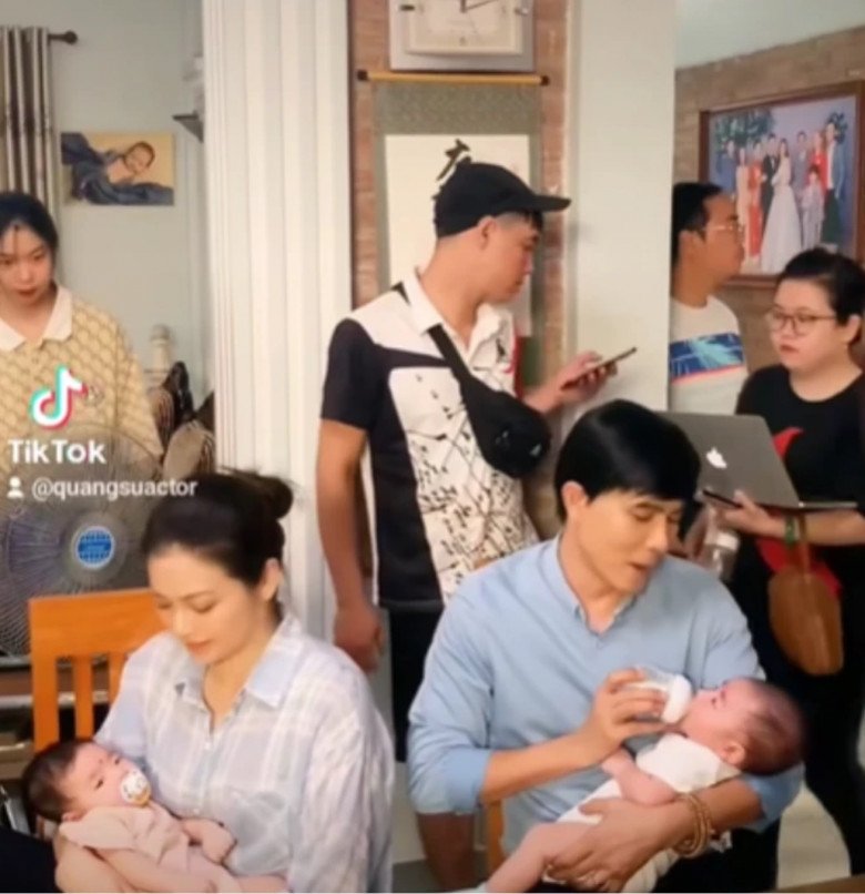 Kỷ lục diễn viên ít tuổi nhất VTV: Cặp song sinh &#34;con&#34; Kiều Anh đáng yêu chẳng kém cu Bon &#34;Về Nhà Đi Con&#34; - 1