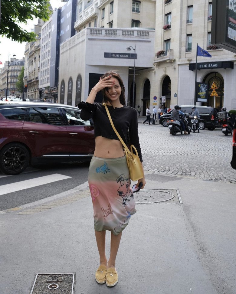 Top những kiểu trang phục giúp quý cô Thanh Hằng hóa gái đôi mươi, phụ nữ nào cũng nên sắm - 6