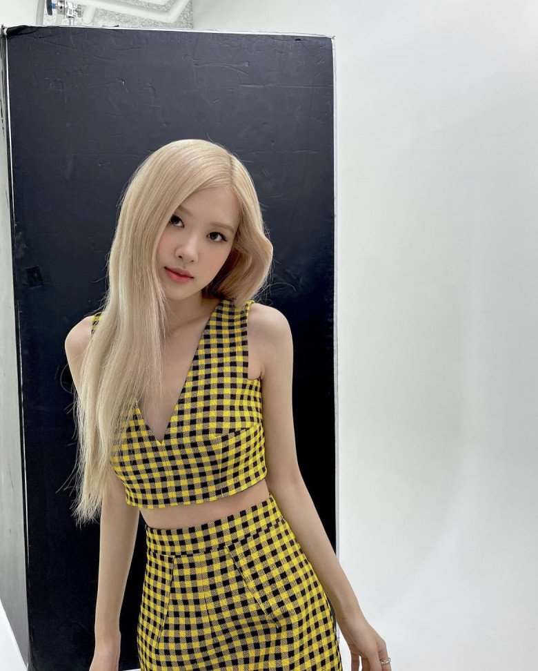 Top những kiểu trang phục giúp quý cô Thanh Hằng hóa gái đôi mươi, phụ nữ nào cũng nên sắm - 9