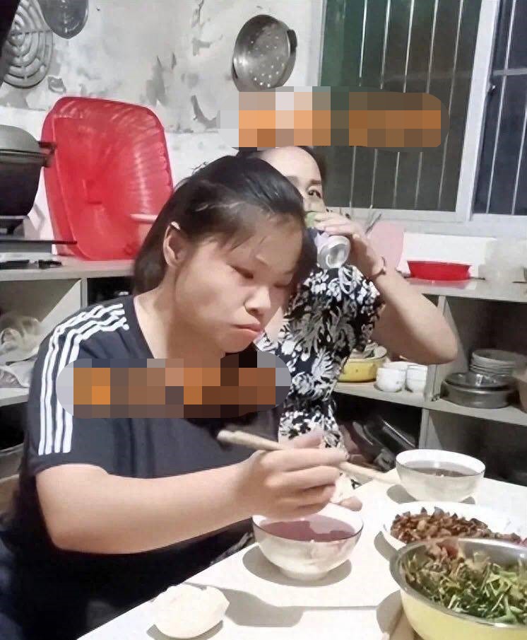 Tái hôn với vợ kém 25 tuổi, cách đối xử của cặp đôi với vợ cũ gây ngỡ ngàng - 2