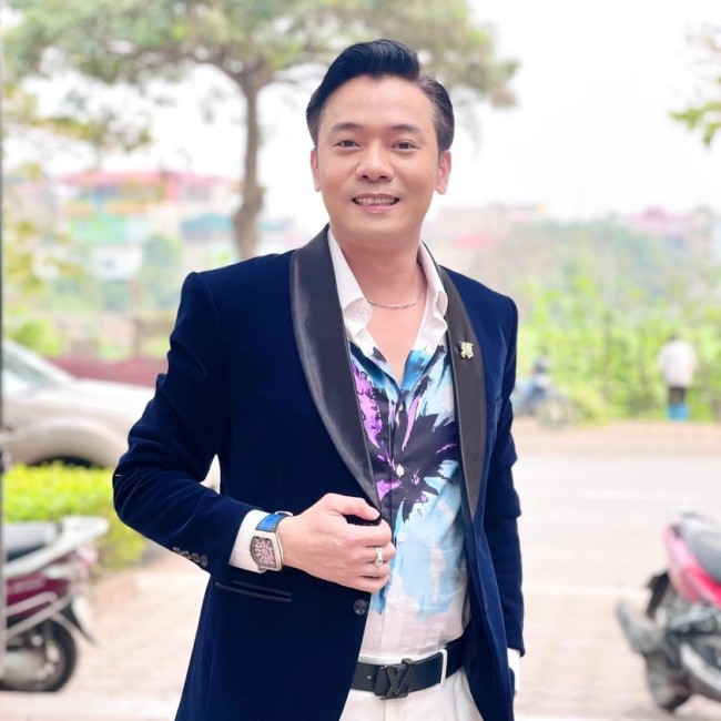 &#34;Em vợ&#34; lấn át Việt Anh ở VTV: Vừa gặp đã yêu, sẵn sàng bỏ cả sự nghiệp chăm bà xã mang bầu - 4