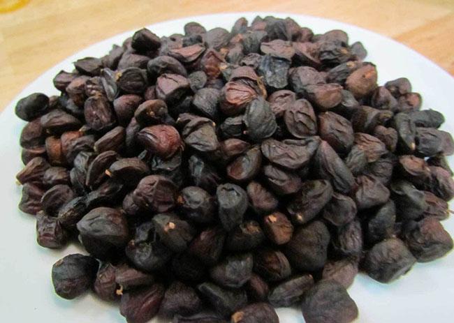 Hạt này được ví là “vàng đen” của Tây Bắc, có mùi thơm đặc biệt nên rất được ưa thích, giá gần 2 triệu đồng/kg - 2