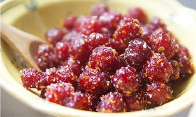 Thứ quả dại có lượng vitamin C cao như cam, trước rụng đầy gốc chả ai ăn, nay bỗng chốc hot, giá 50.000 đồng/kg - 8